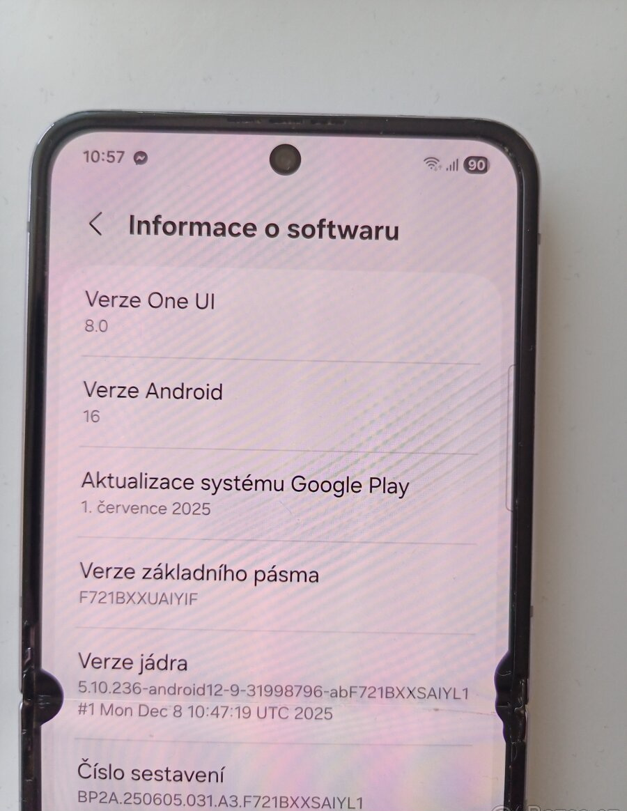 Samsung Galaxy Z Flip 4 - 3