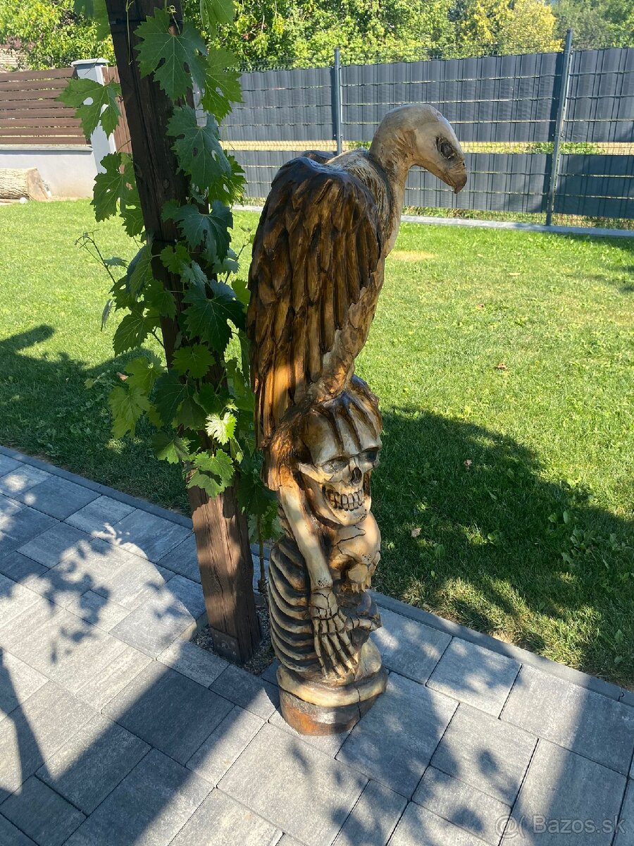 Ručne vyrezavaná drevena socha - 3