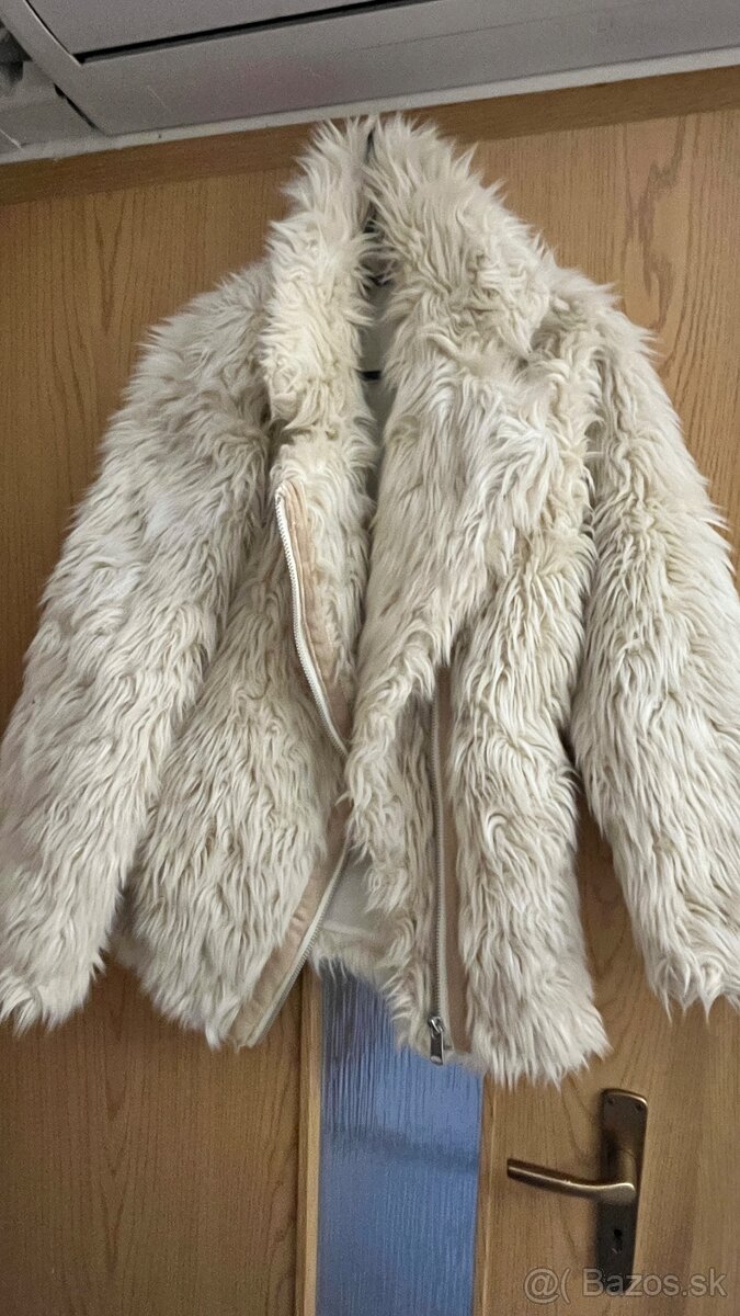 Predám kožuchy S a k nim topánky 38 - 3