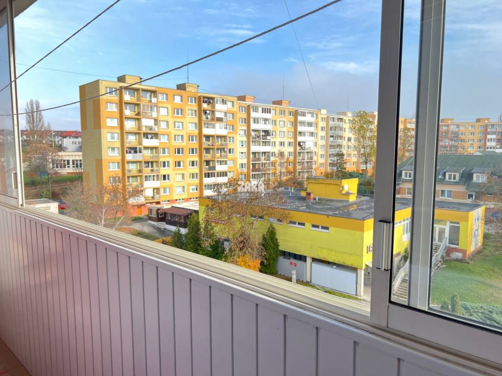 FURČA - KROSNIANSKA - 3 izbový byt pražský typ, 70 m2 + logg - 3