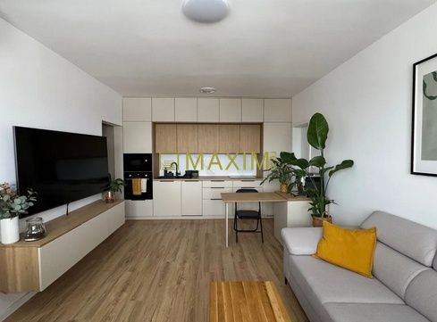 Kompletne zrekonštruovaný 3-izbový na ulici Narcisová v Brat - 3