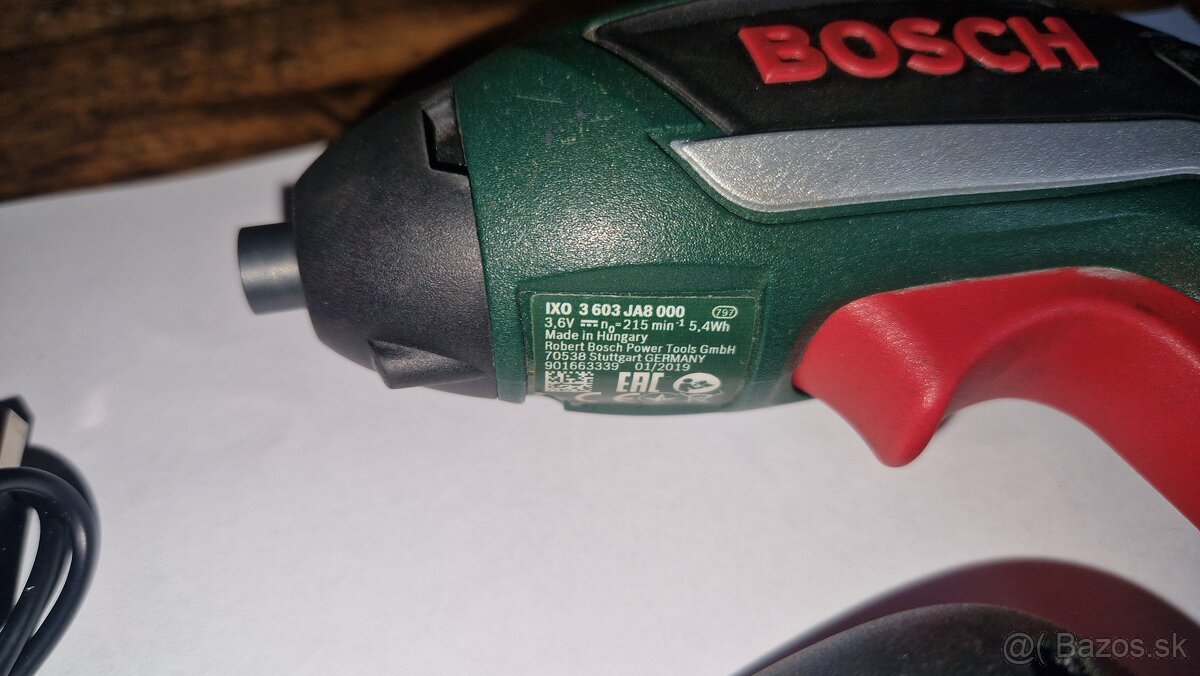 Bosch IXO + excentrický a uhlový nadstavec - 3