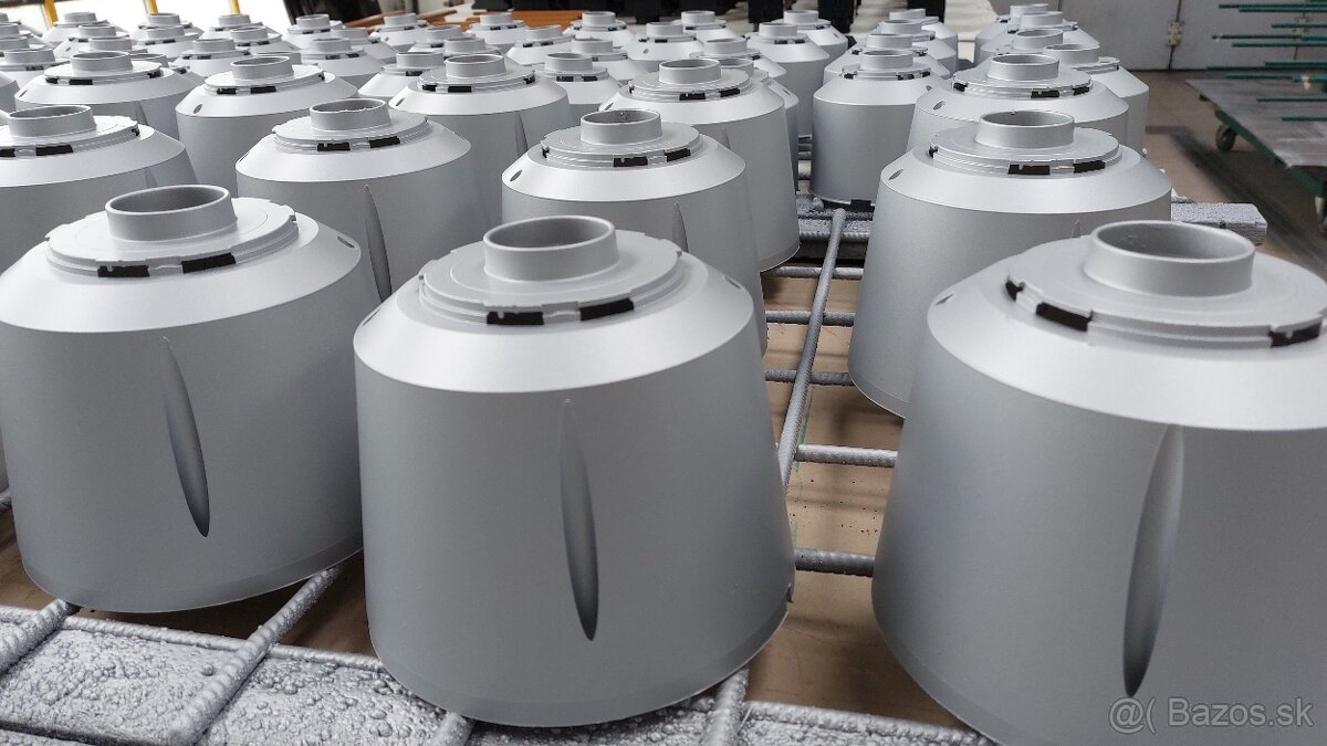 Brigáda pred sviatkmi: Pomocné Práce v lakovni - 3