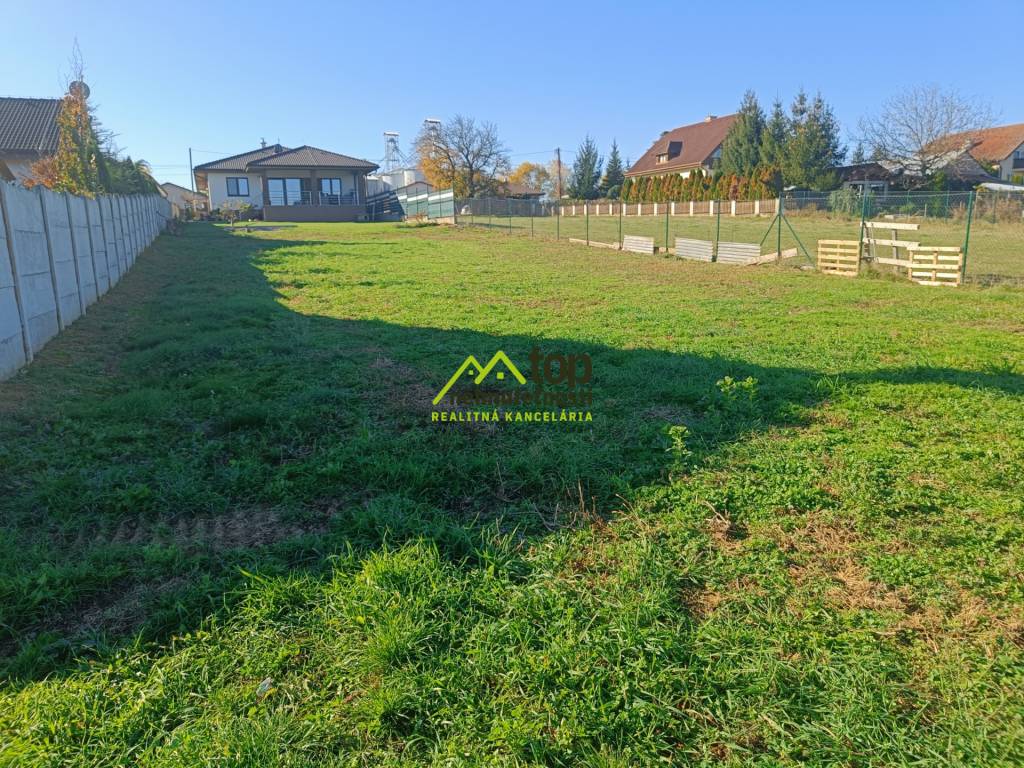 Pekný stavebný pozemok Veľké Bedzany - 3