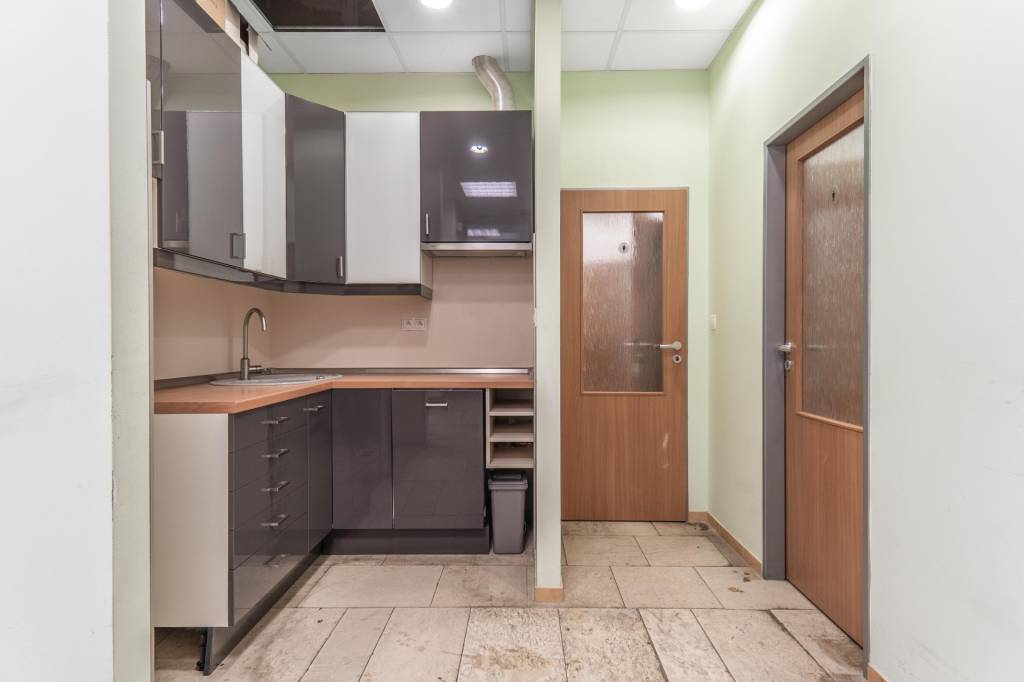 Predaj komerčných / kancelárskych priestorov v Petržalke - 3