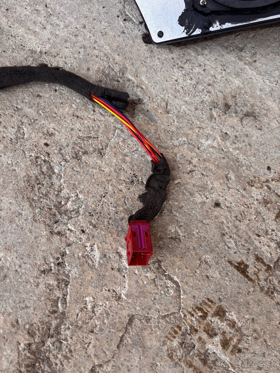 Subwoofer z Audi A4 B5 - 3