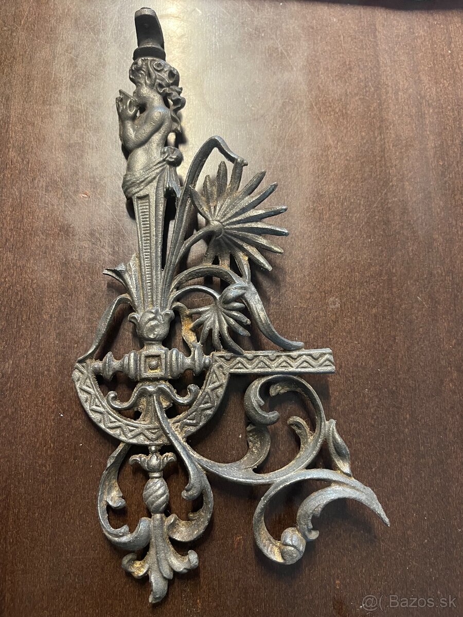 Starozitne kovania a konzoly - 3