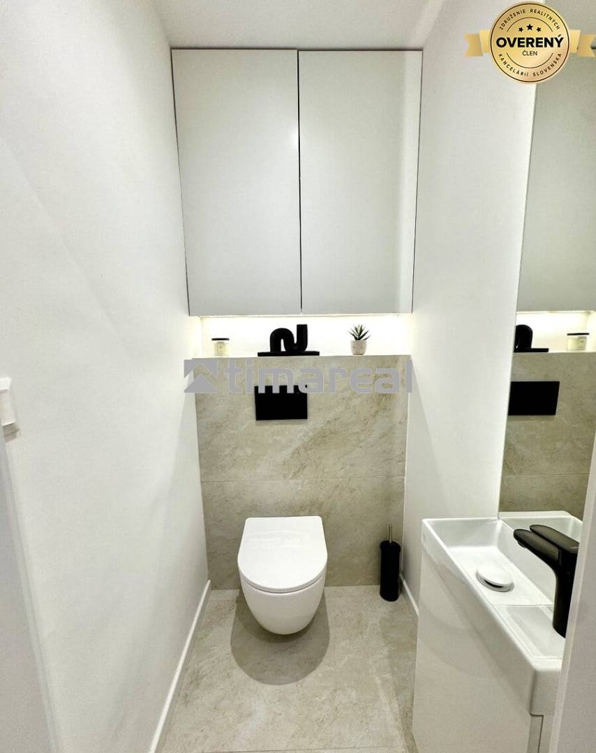 Krásny zrekonštruovaný 4i byt v príjemnej lokalite BA - 3