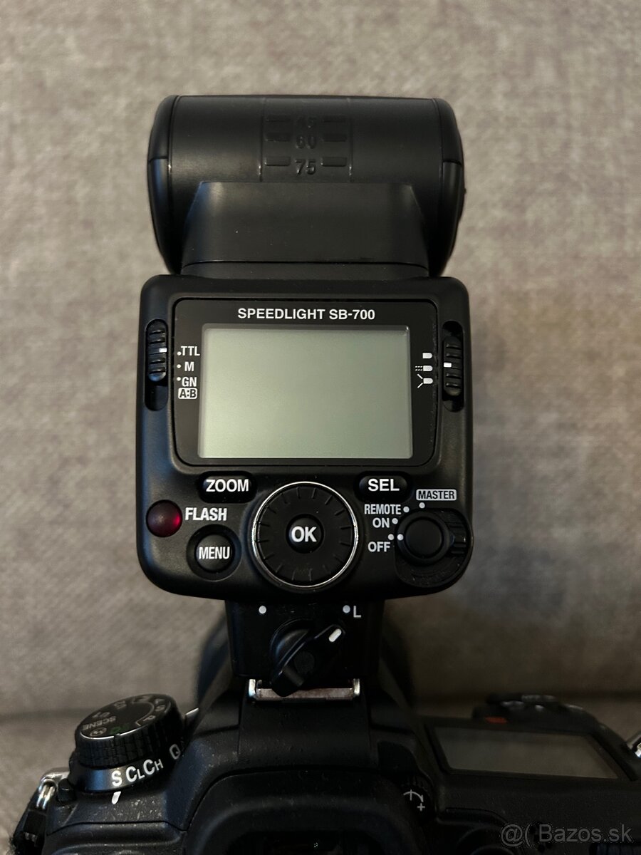 Nikon D7000 s bleskom Nikon SB-700 a príslušenstvom - 3