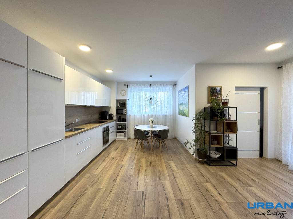 Na predaj 3i byt v RD, záhrada, vírivka, 2x parking v Šamorí - 3