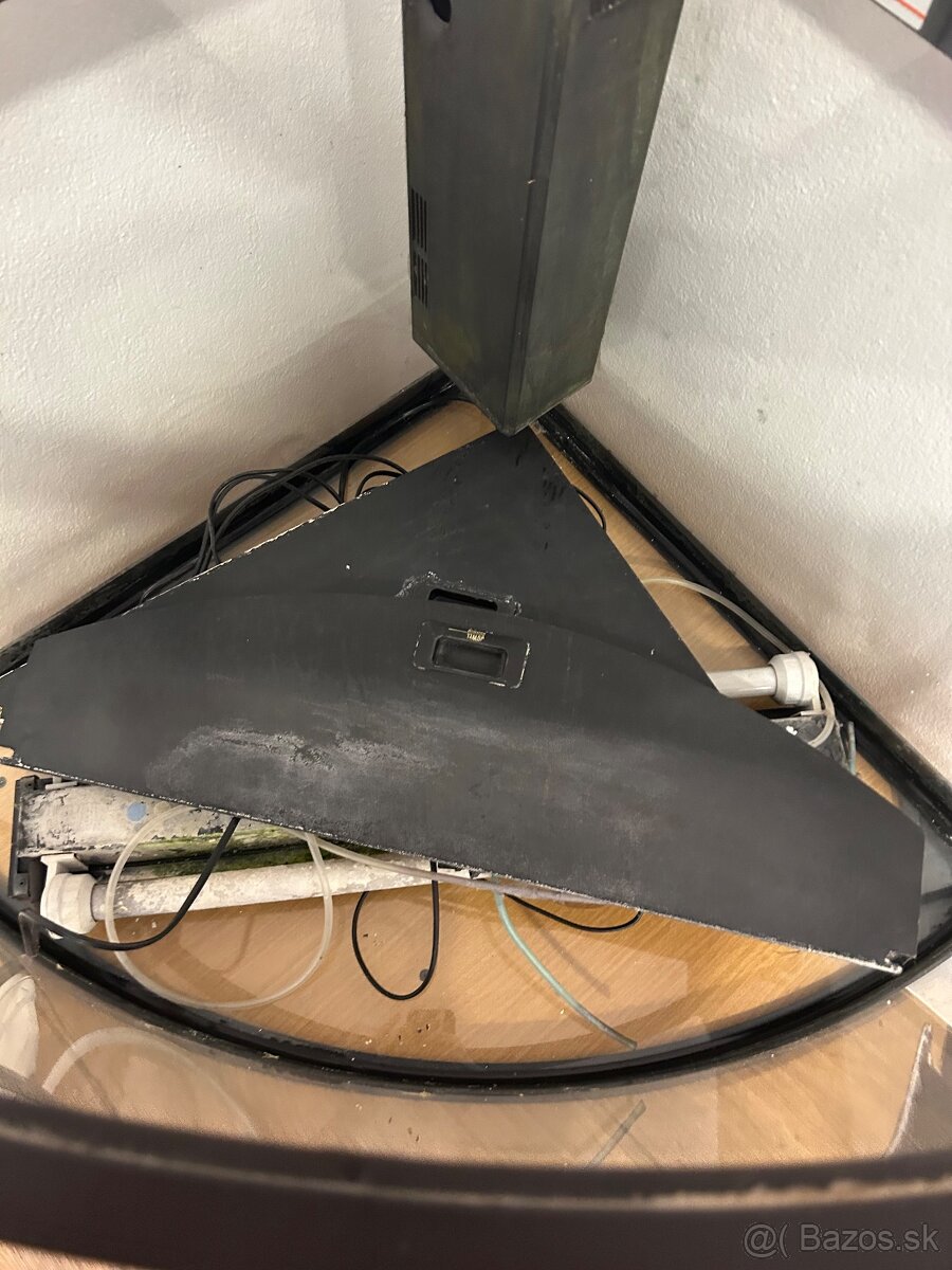 Rohové akvárium - 3