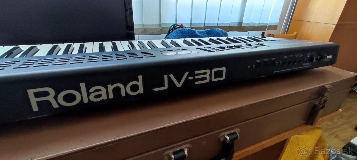 Predám Roland JV-30 - 3