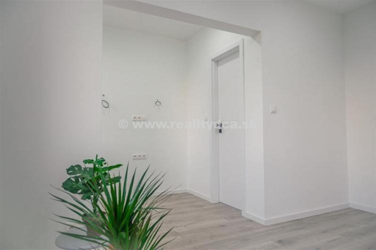 Predám zrekonštruovaný 3-izbový byt v Bánovciach n/B - 3