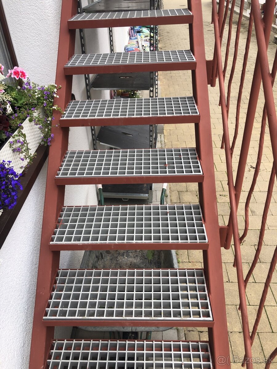 MOLO A KOMPOZITNE ROSTY NA SCHODY - 3