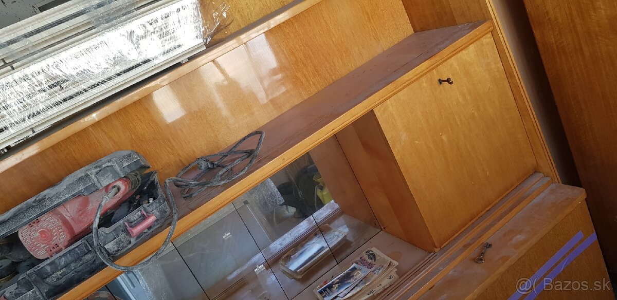 Darujem posteľ, skrine - 3