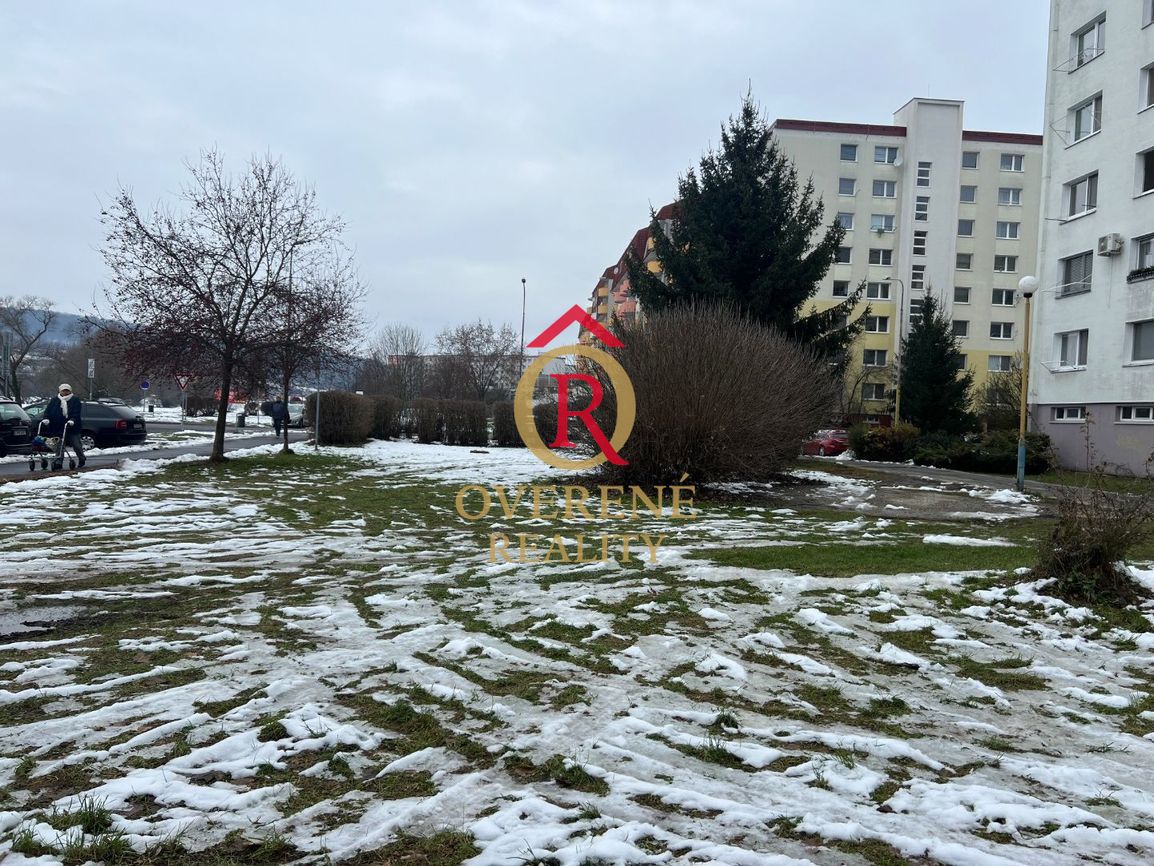 Na predaj rovinatý pozemok pre parkovisko 778m2 - Zvolen-Zá - 3