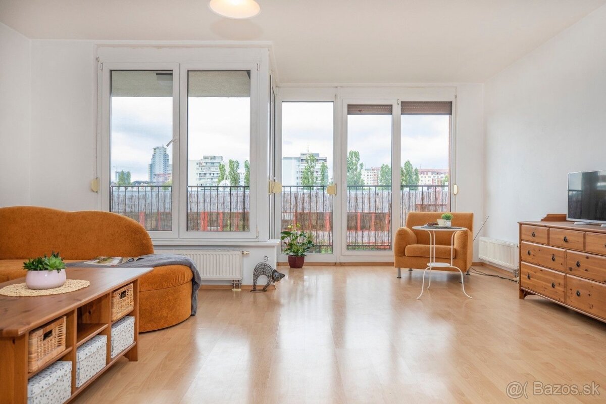 1i byt-BA /Ružinov, 59,70 + 7,8 m2 lóggia + 2,8 m2 pivnica - 3