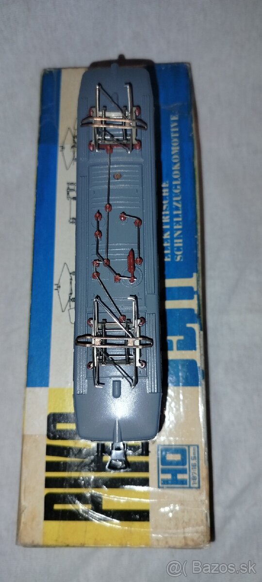 Elektrická lokomotíva E 11 022 - 3