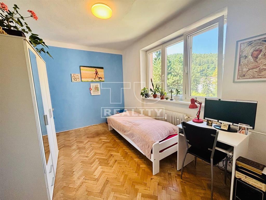 Ponúkame na predaj 3i byt s balkónom priamo v Kremnici - 3