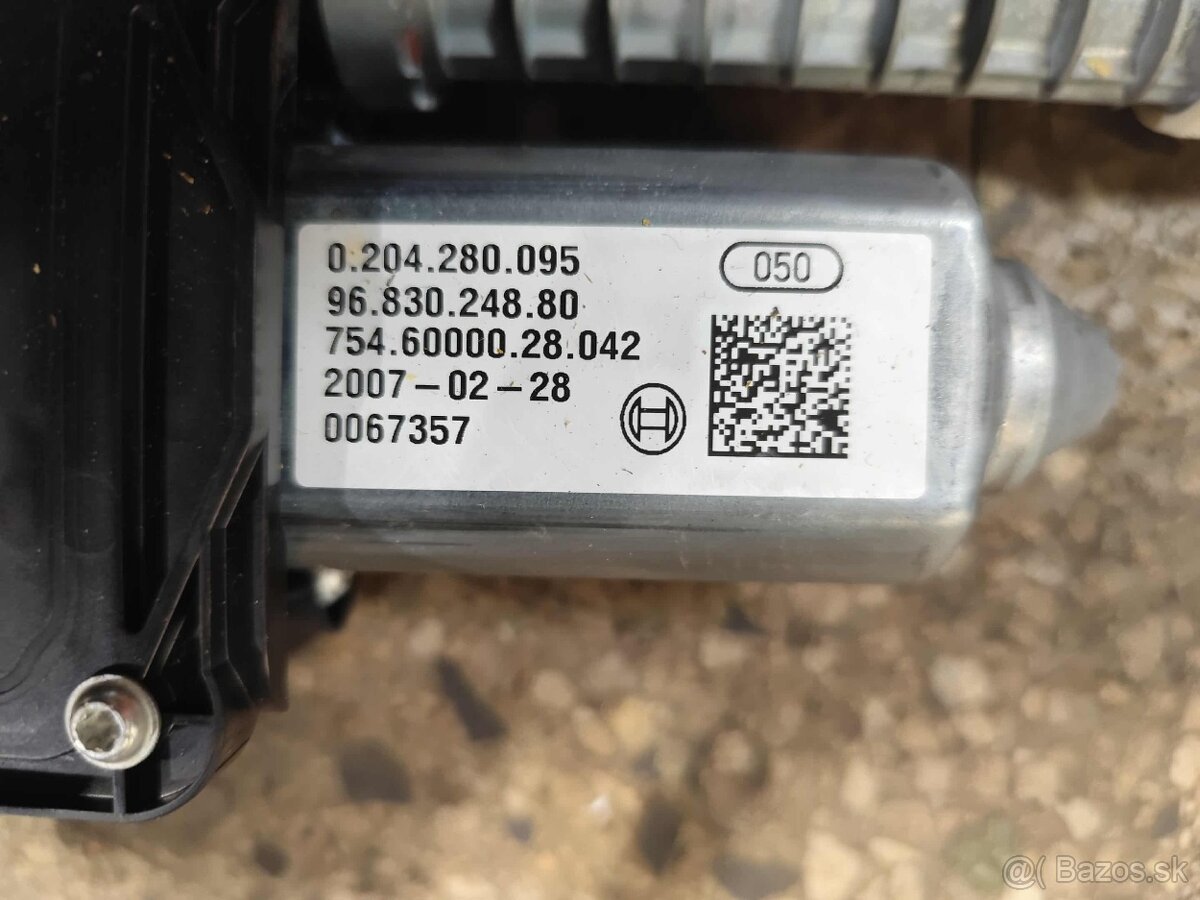 Citroen C4 Picasso motor ručnej brzdy - 3