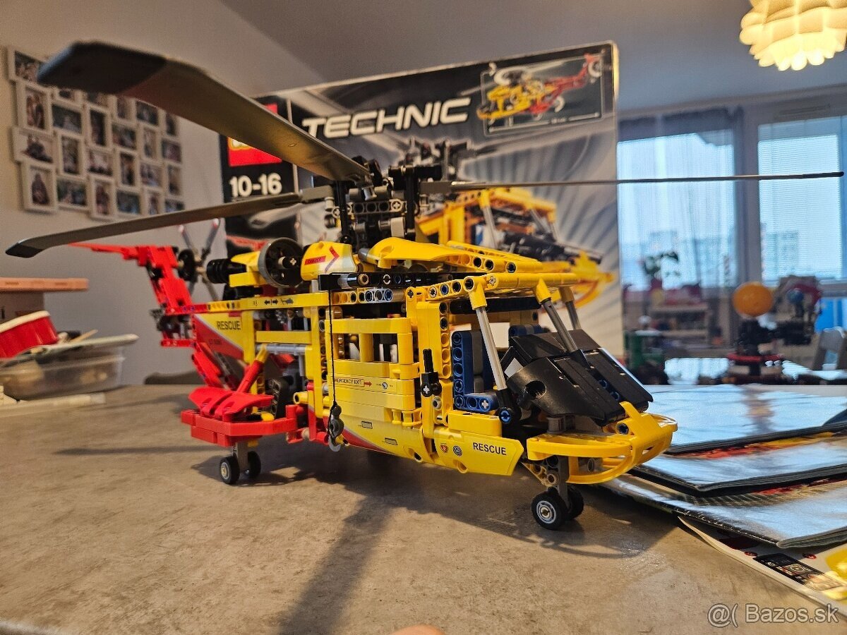 LEGO Technic 9396 Záchranný vrtuľník + motor - 3