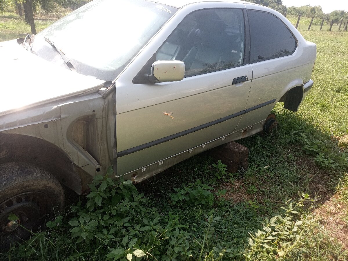 Rozpredám BMW E36 316i Compakt - 3