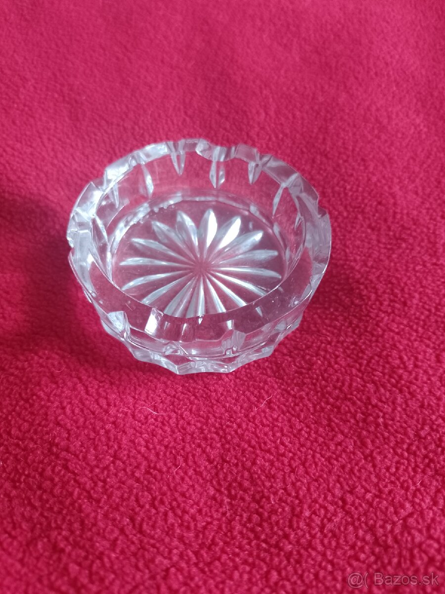 Zásobník na cigy+ popolník. - 3