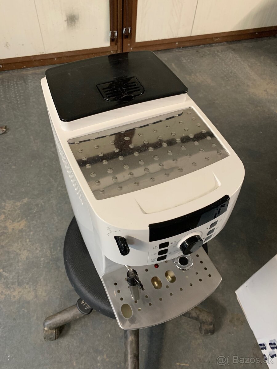 Delonghi Magnifica - 3