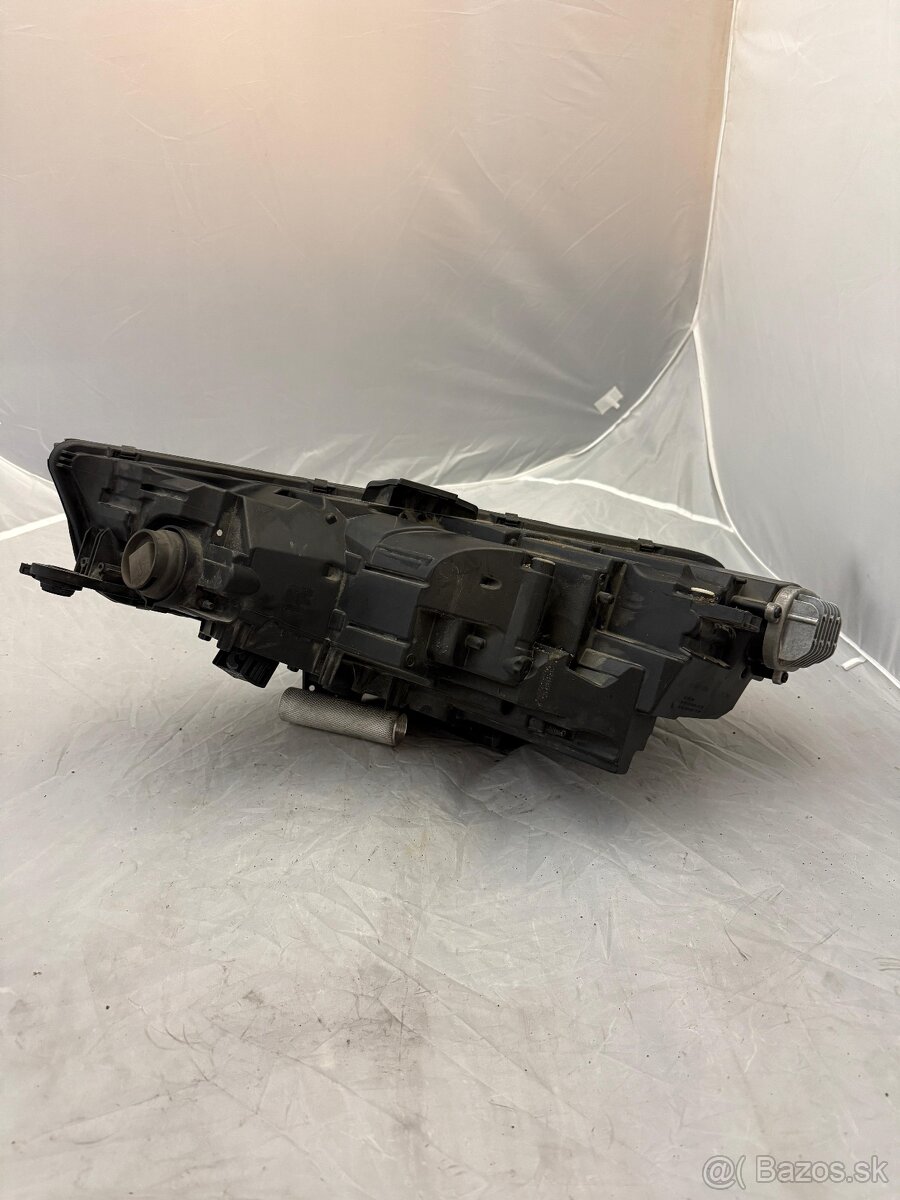 Svetlo Audi A4 b9 - 3