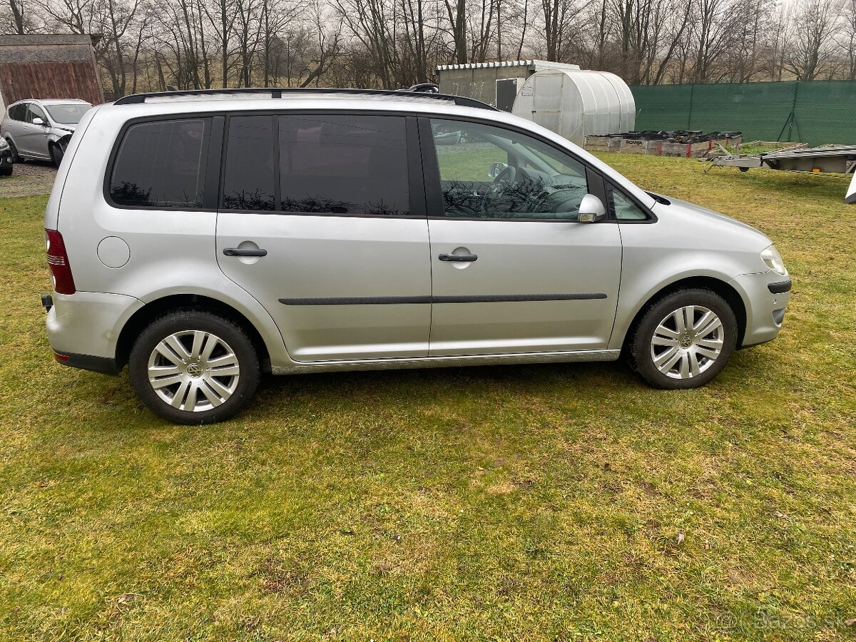 Predám vw Touran Facelift r 2007 1,9Tdi 77kw - 3