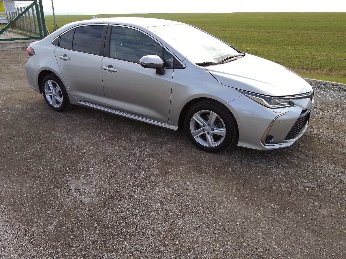 Toyota Corolla sedan, 1,8 hybrid, 09/2022, 46 000 km - 3