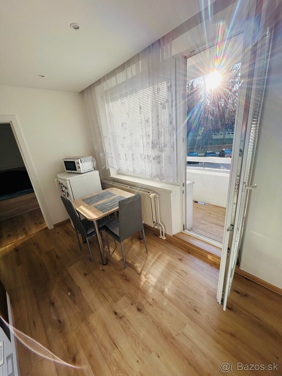 🏡ModernĂ˝ 2-izbovĂ˝ byt na SĂdlisku III, na ulici Antona PrĂd - 3