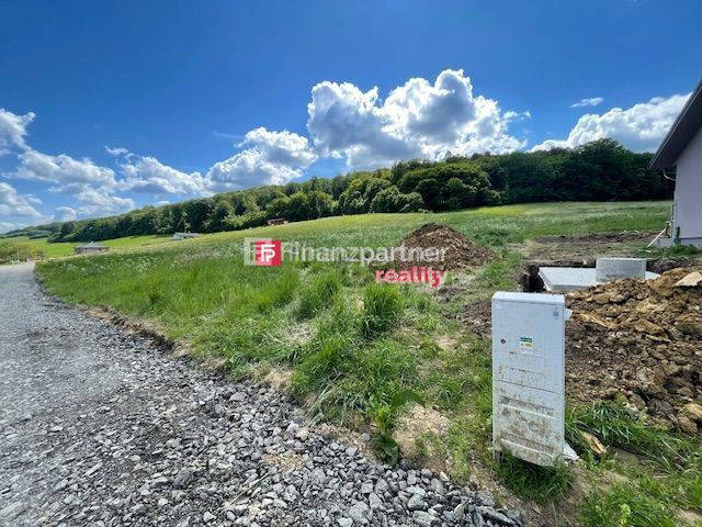 Úžasný stavebný pozemok v nádhernom prostredí Gregoroviec ( - 3