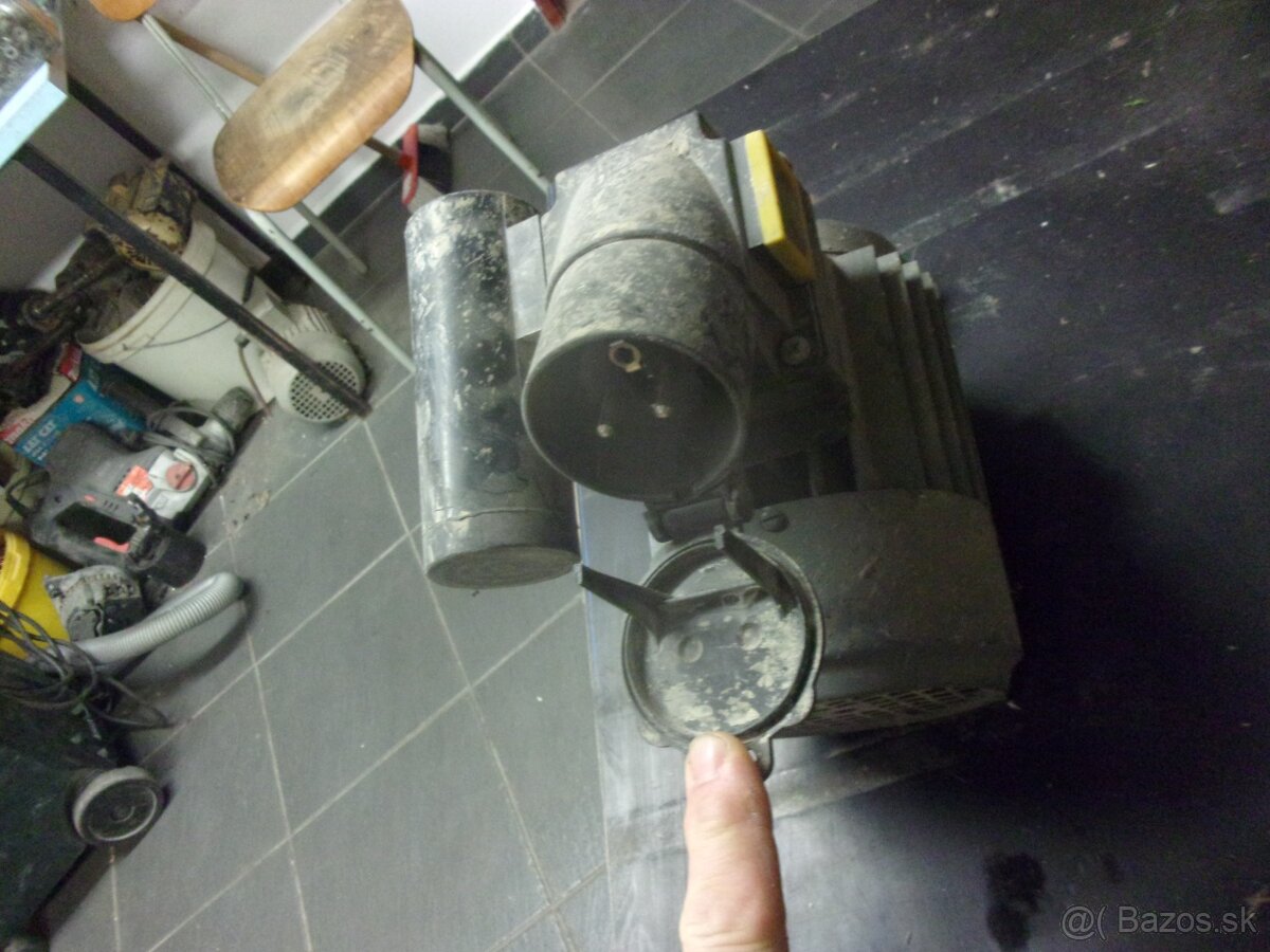 ELEKTROMOTOR Z MÍCHAČKY NA 220 V - 3