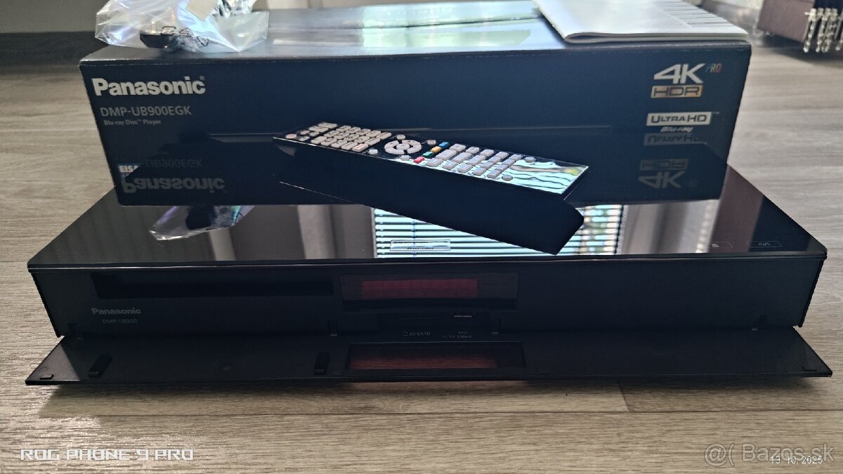 Panasonic UB900 - 3