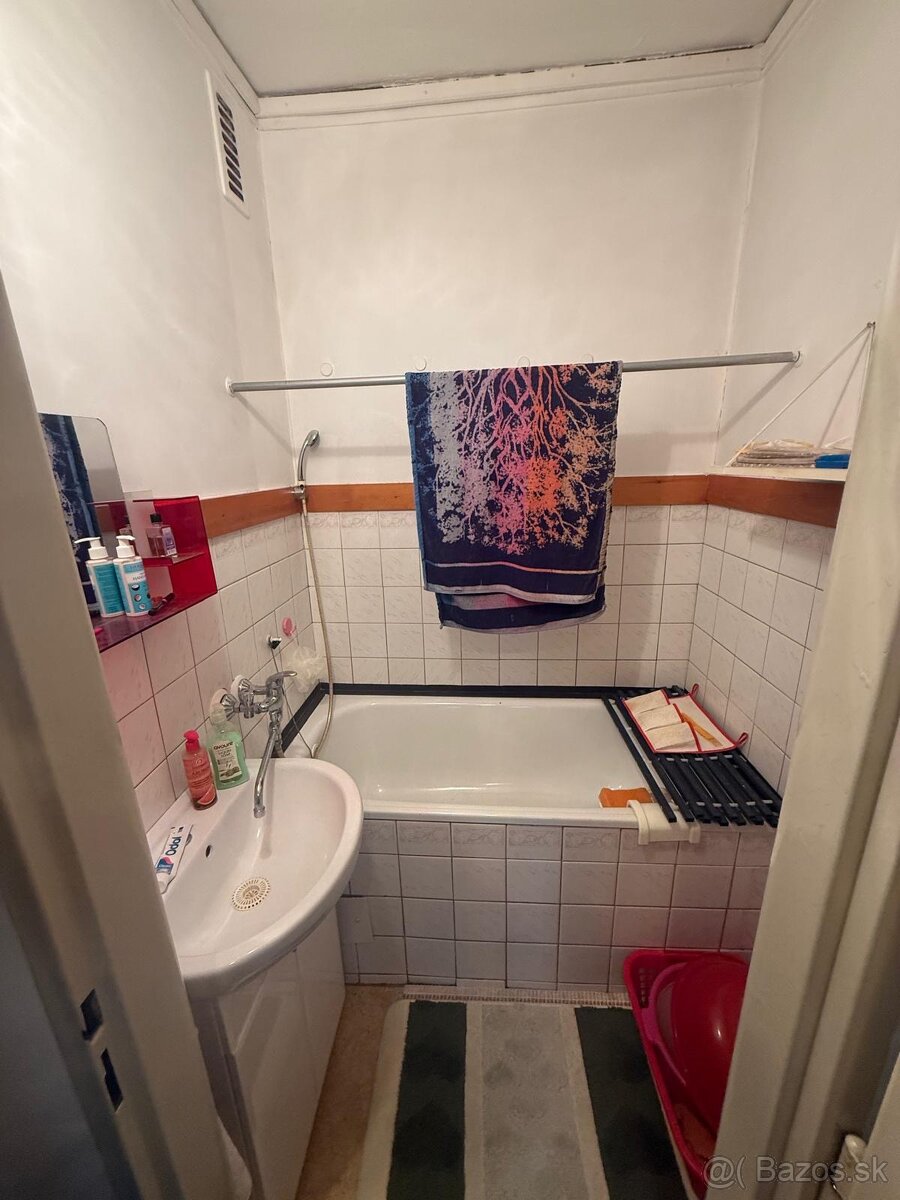 Na prenajom 2 izb byt - 3