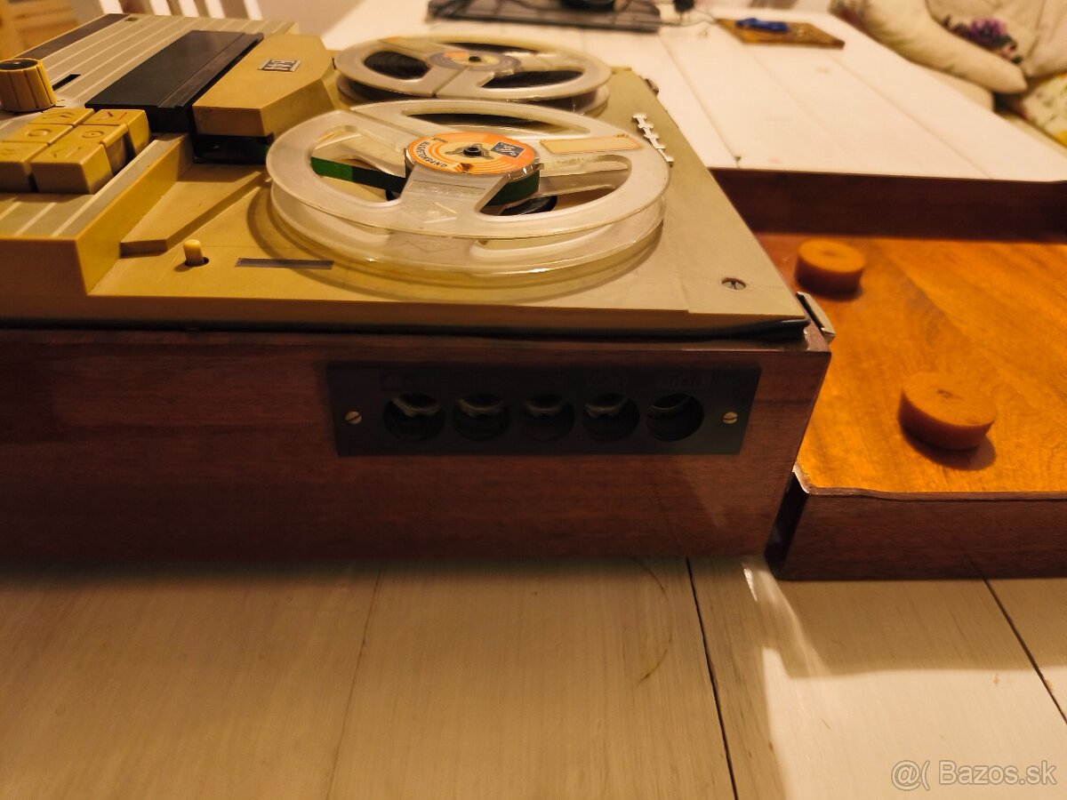 kotúčový magnetofón Tesla B44 - 3