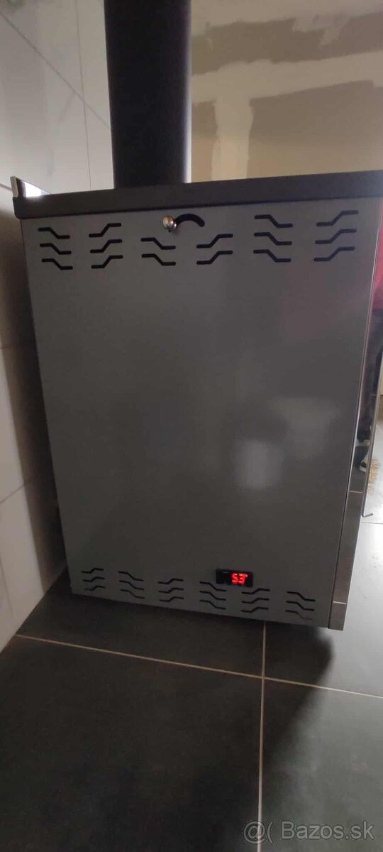 Predám takmer nový teplovodný sporák na tuhé palivo STAR 2 L - 3