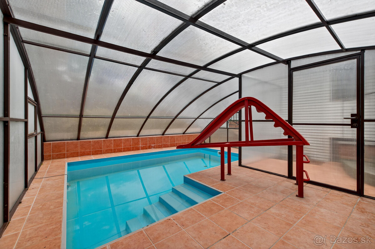 Na predaj - Priestranný 5-izbový rodinný dom s krytým bazén - 3