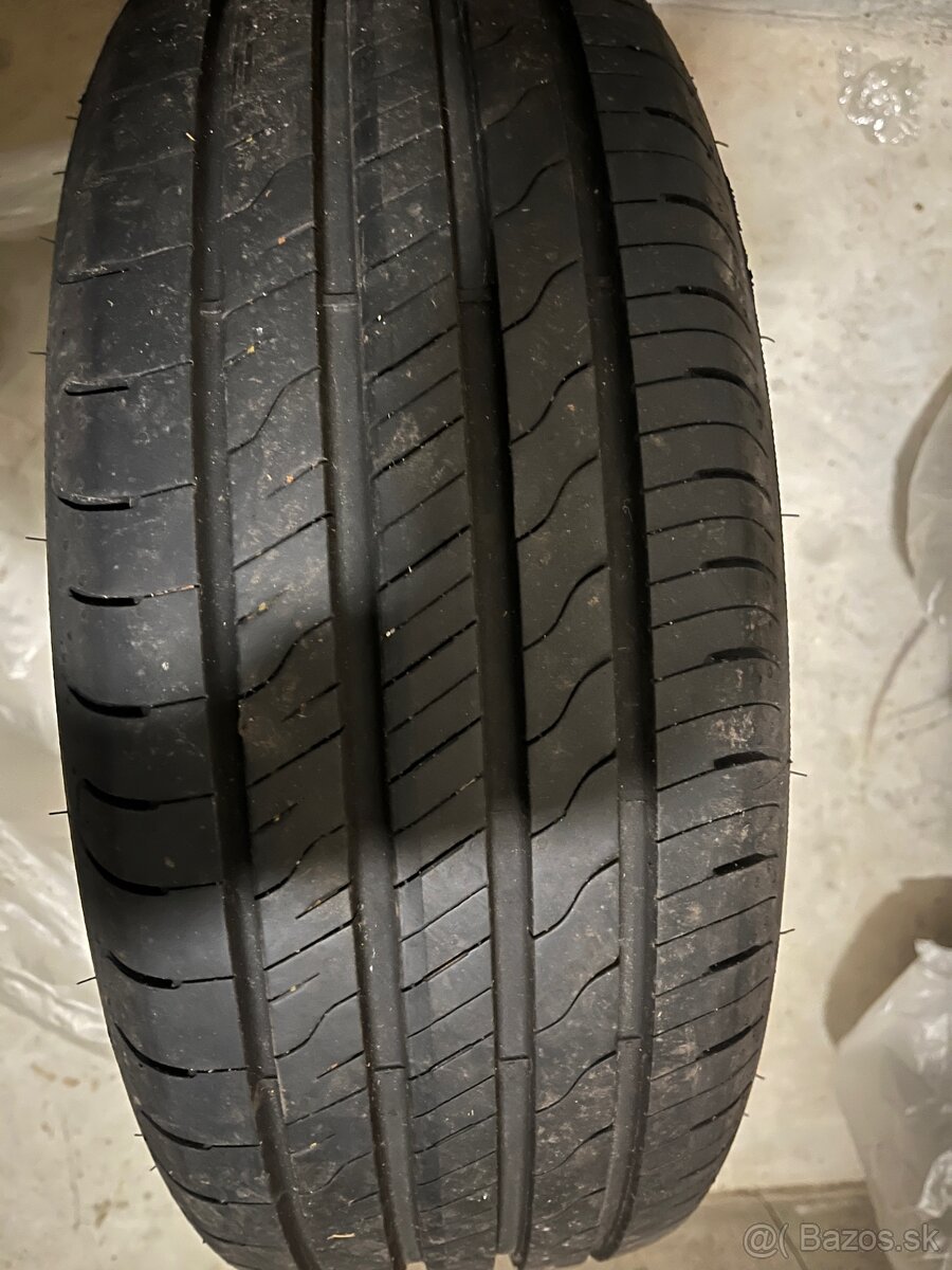 Letné pneu Goodyear efficientgrip performance2 215/55 r17 - 3