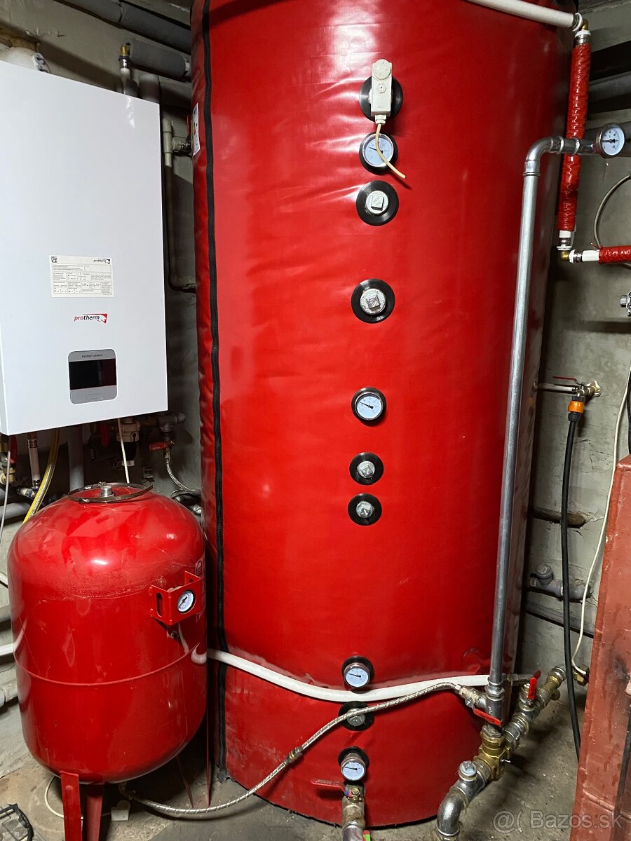 Predám akumulačnú nádrž 1000l - 3