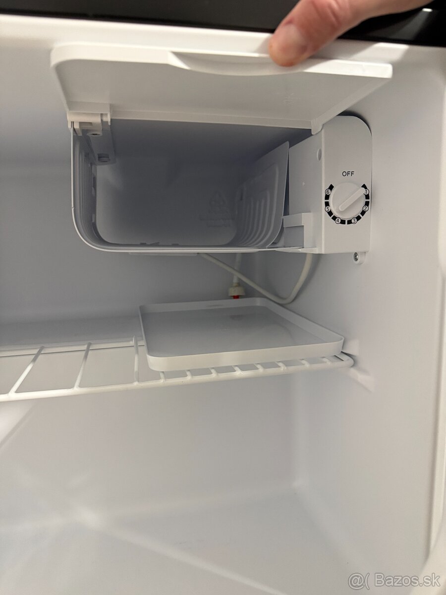 Predám mini chladničku Comfee - 3