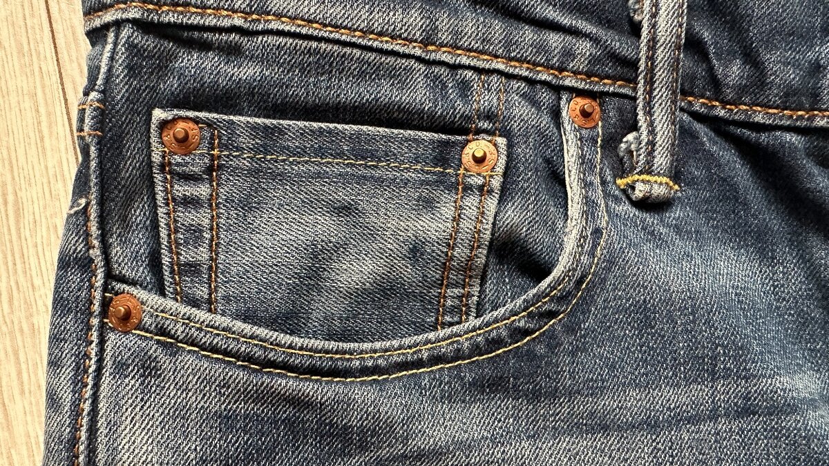 Pánske,kvalitné džínsy LEVIS 504 - veľkosť 32/32 - 3