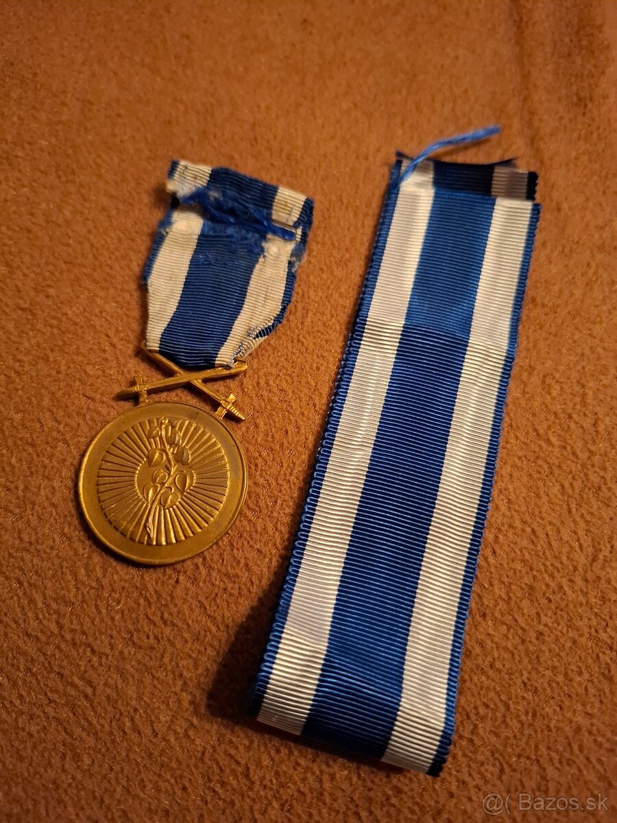 Medaila Za zásluhy - 3