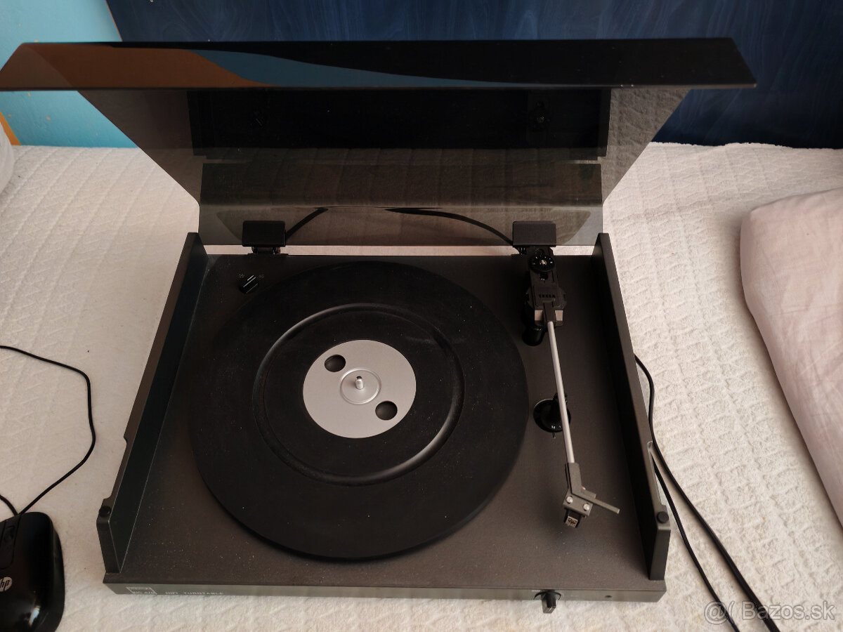 Gramafón TESLA NC470 - 3