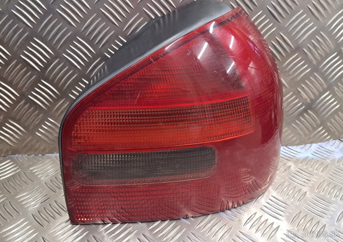 ZADNÉ SVETLÁ - AUDI A3 8L - 3