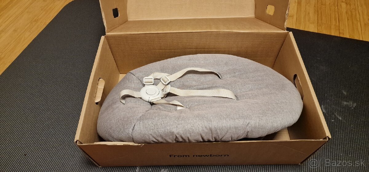 Stokke Nomi Newborn Set + Play bar (tyč na hračky)
- 3