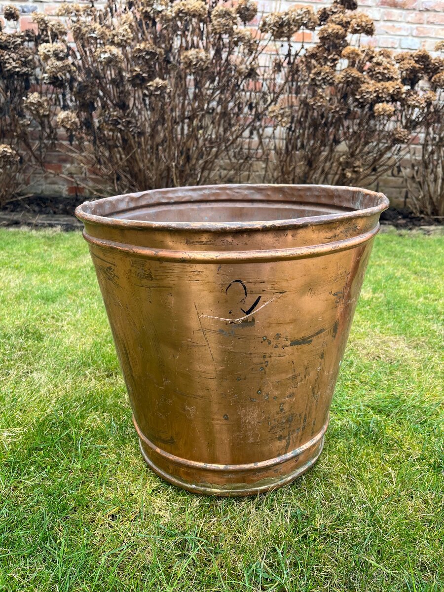 Staré nádoby na kvety - 3