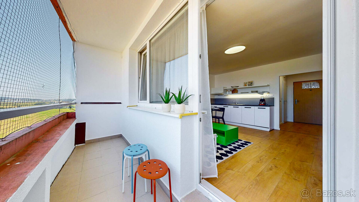 ZREKONŠTRUOVANÁ GARSÓNKA s loggiou Dev. n. Ves - 3