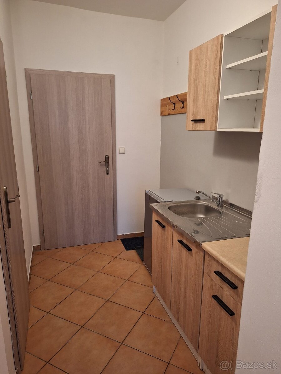 Garsónka pri Šamoríne - 3